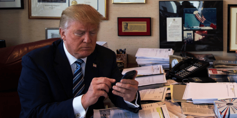 IPhone SE Trump small hands