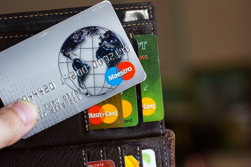 Why You Should Be Using Credit Cards Over Debit Cards